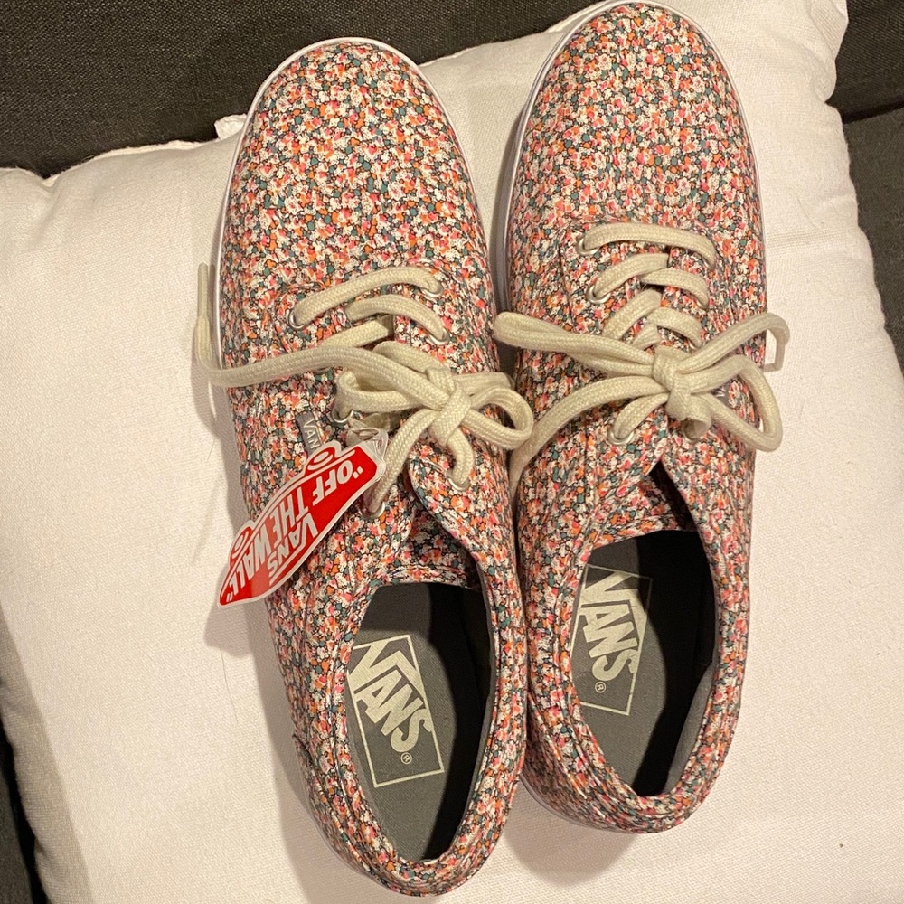 Vans Atwood Low Sneaker Ditsy Floral Pattern Size 9.5 NWT
